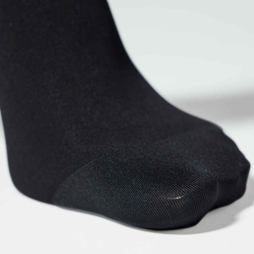 Detailed shot of the foot part of compression tights for everyday use.