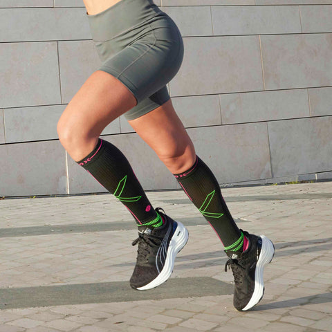 Running Socks Women | Charcoal / Fuchsia