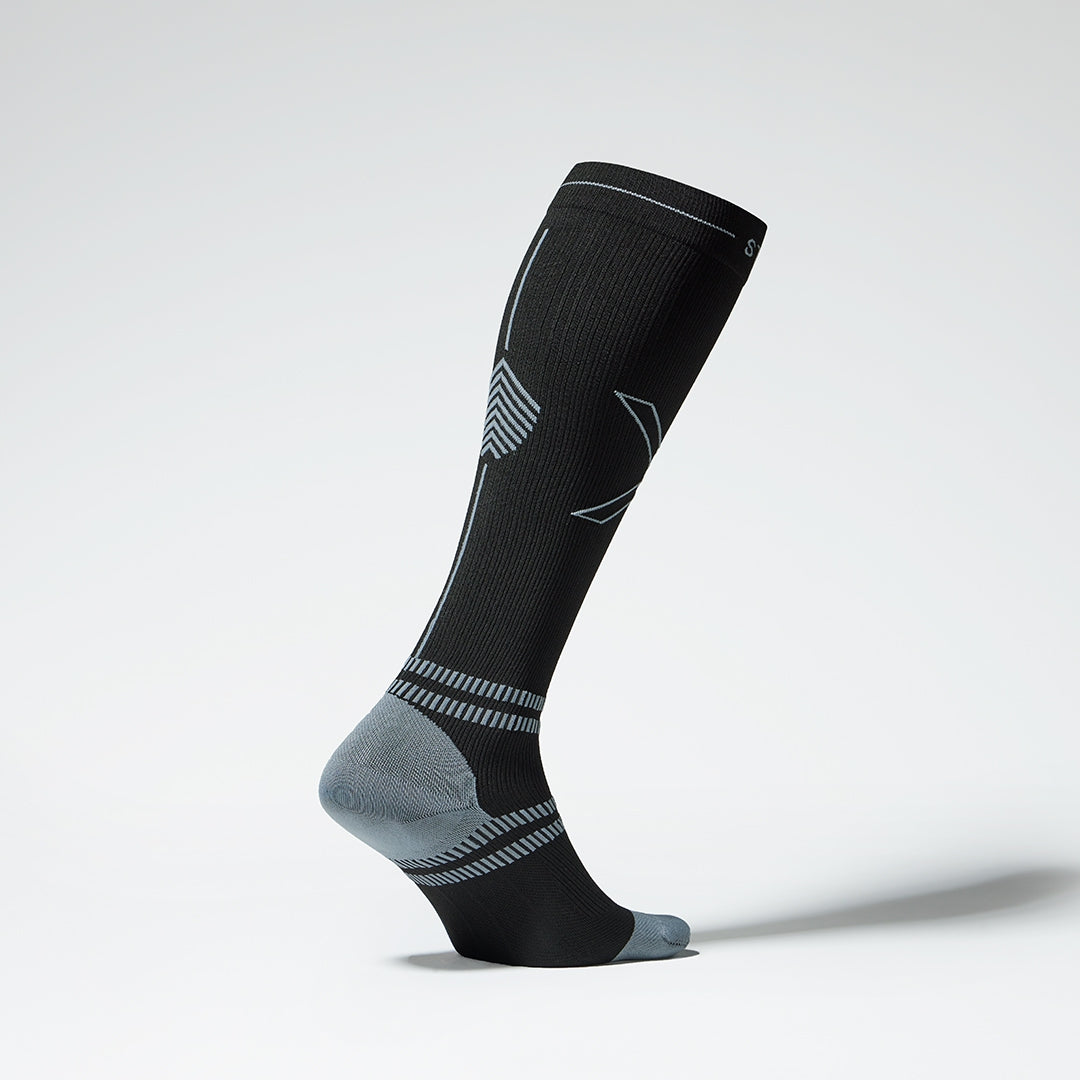 STOX Energy Socks, Calzini sportivi da uomo, classe di compressione 23-32 mmHg, calzini a compressione, tallone imbottito, prevenire lesioni e dolori muscolari, tallone imbottito, calze alte al STOX Energy Socks, Calzini sportivi da uomo, classe di compressione 23-32 mmHg, calzini a compressione, tallone imbottito, prevenire lesioni e dolori muscolari, tallone imbottito, calze alte al